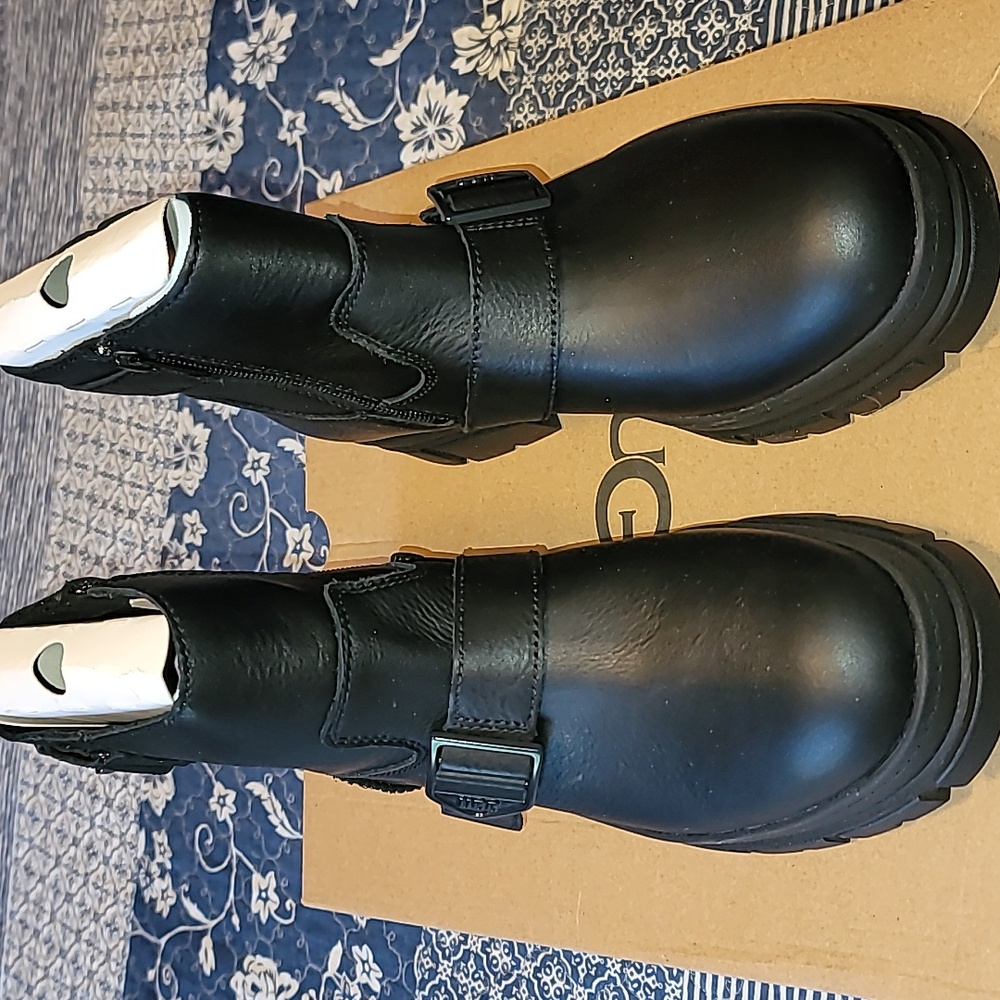 Ugg W Ashton boots size 9 black
